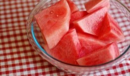 沙雕广告吃瓜吃薯片,吃瓜吃薯片，笑出腹肌的欢乐时光