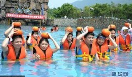 玩水吃瓜避暑,玩水吃瓜，清凉一夏