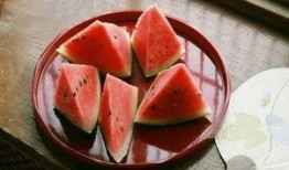 为什么吃瓜要吃完再吃,为何要吃完再吃？揭秘背后的饮食智慧