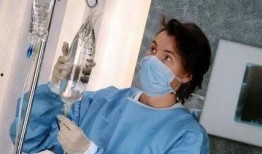 女生输液吃瓜视频