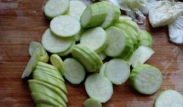 牛吃小瓜行吗怎么吃,牛吃小瓜的奇妙食法揭秘