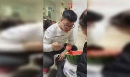 老公种瓜老婆吃瓜视频,夫妻共享种瓜成果，温馨视频传递家庭幸福